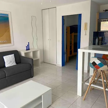 Dans Résidence Piscine 500m De La 2** * Le Lavandou