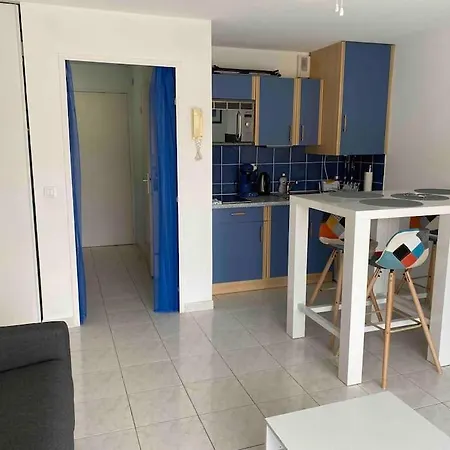 Appartamento Dans Résidence Piscine 500m De La 2**