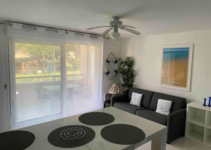 Dans Piscine 500m De La 2** Le Lavandou